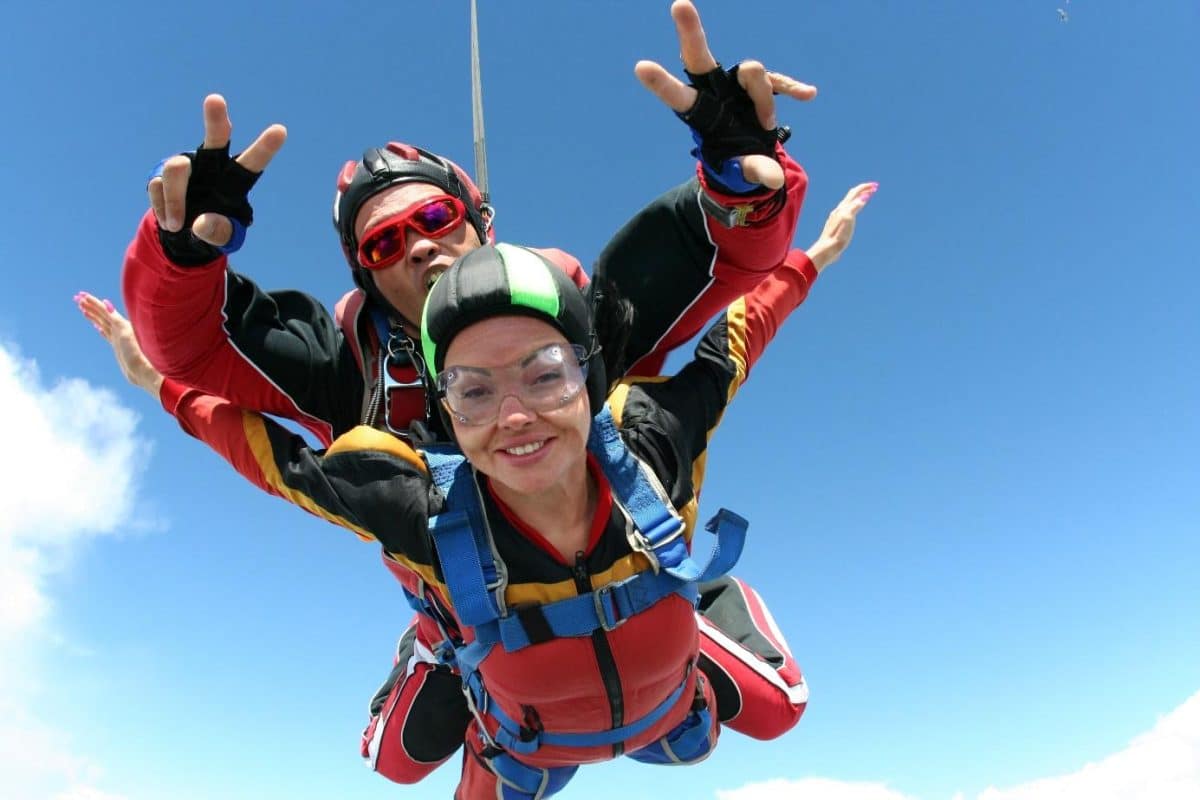 Combien coûte un saut en parachute ?