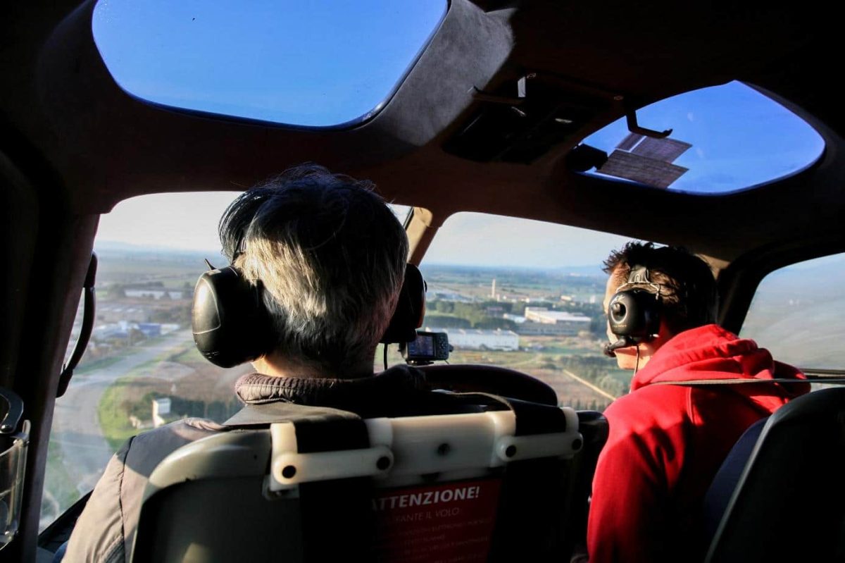 À partir de quel âge peut-on piloter un hélicoptère ?