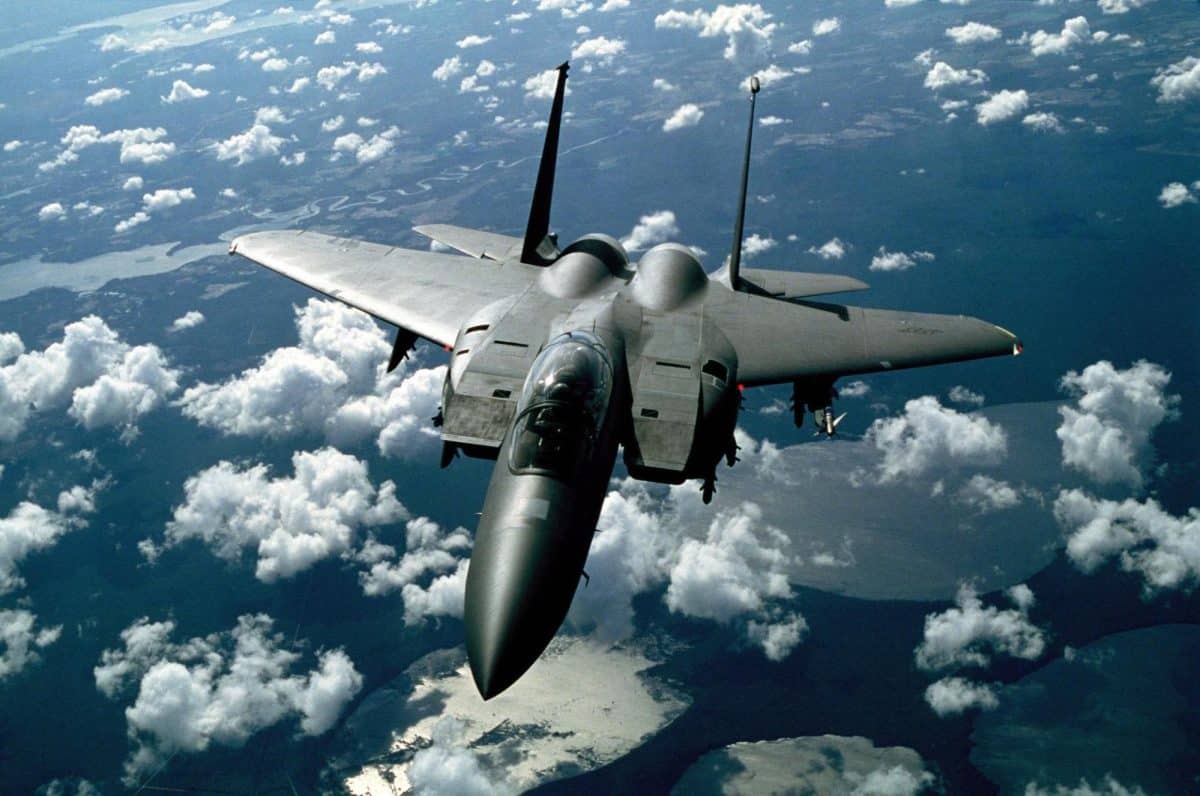 À quelle altitude vole un avion de chasse ?