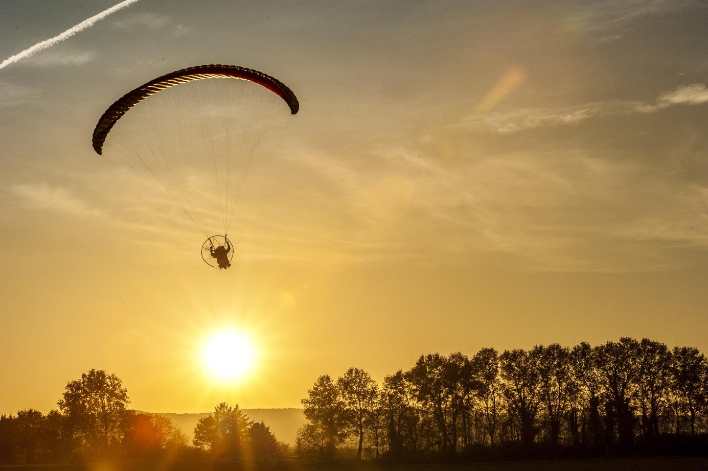 À quelle altitude vole un paramoteur ?