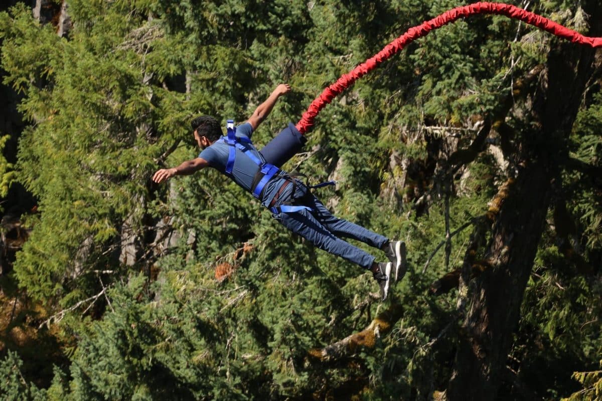 À quelle altitude fait-on du saut à l’élastique ?