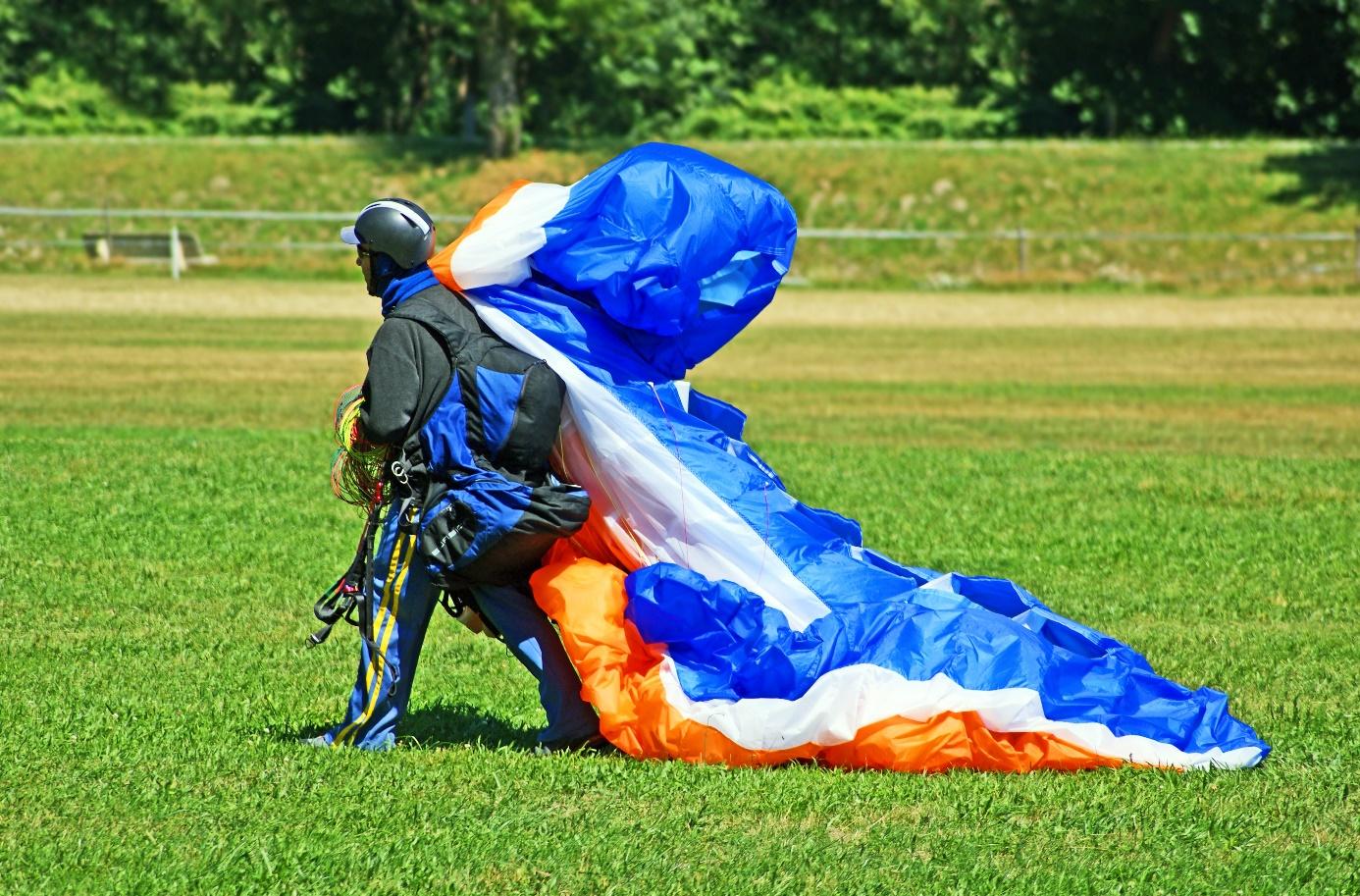 Comment se passe l’atterrissage d’un saut en parachute ?