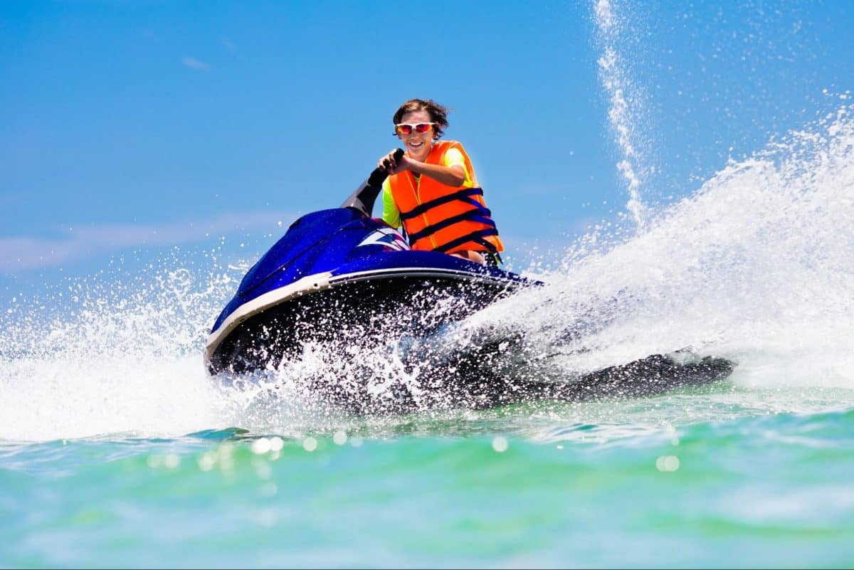 La grande différence entre le jet-ski et le scooter des mers