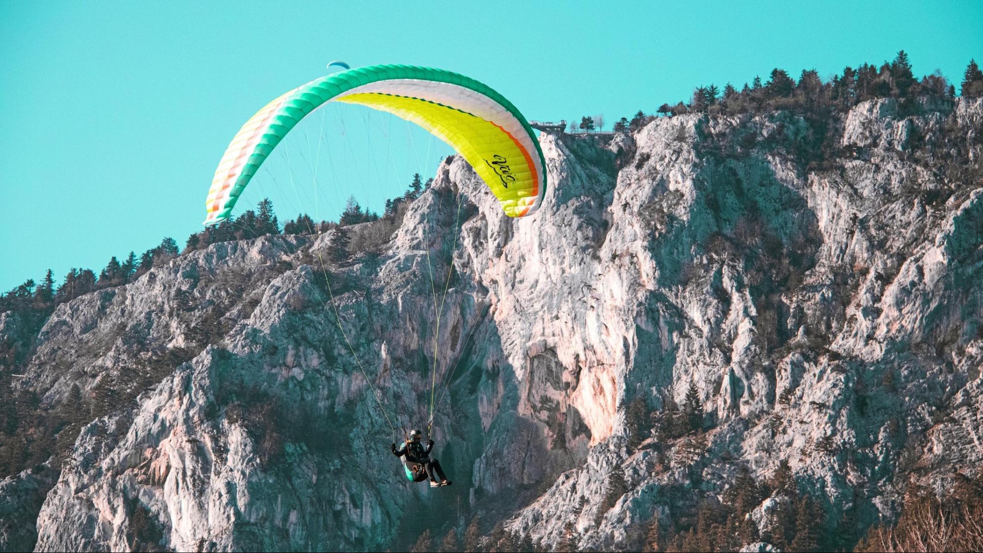 Premier parapente : histoire de la discipline et comment faire son premier vol
