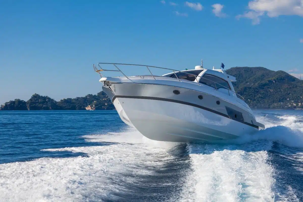 Quel permis pour conduire un bateau à moteur ?