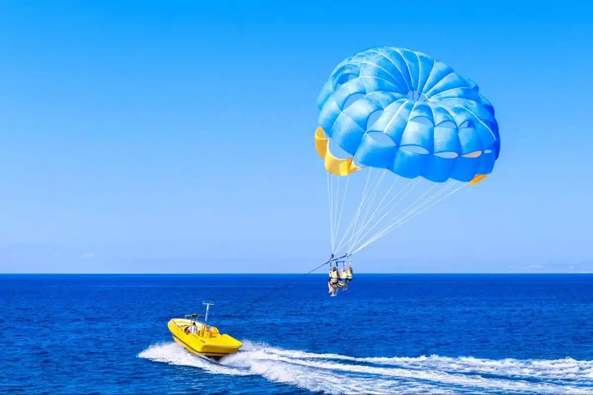 Tenue de parachute ascensionnel