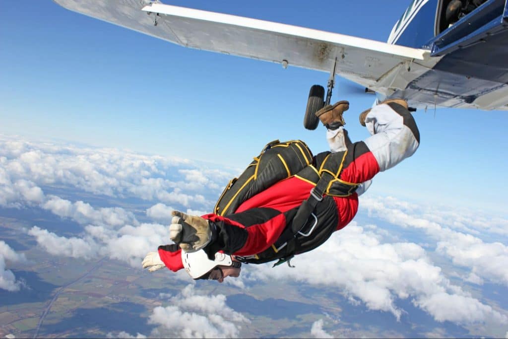 S'habiller pour faire un saut en parachute