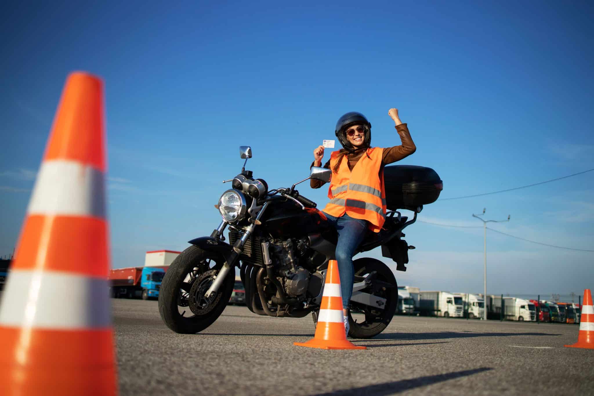 Comment passer le permis moto sans repasser le code ?