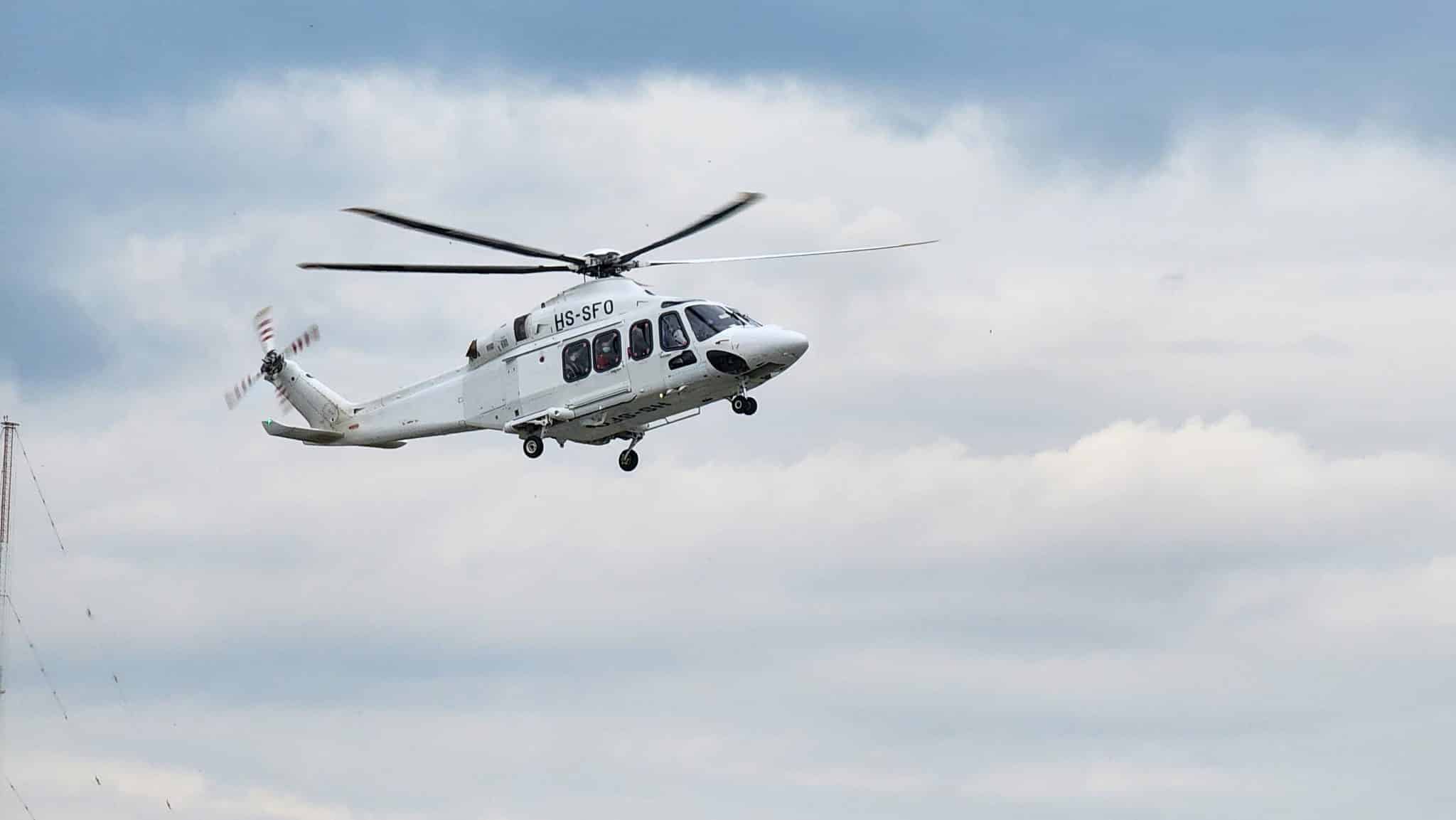 Un hélicoptère Leonardo Aw139 en plein vol