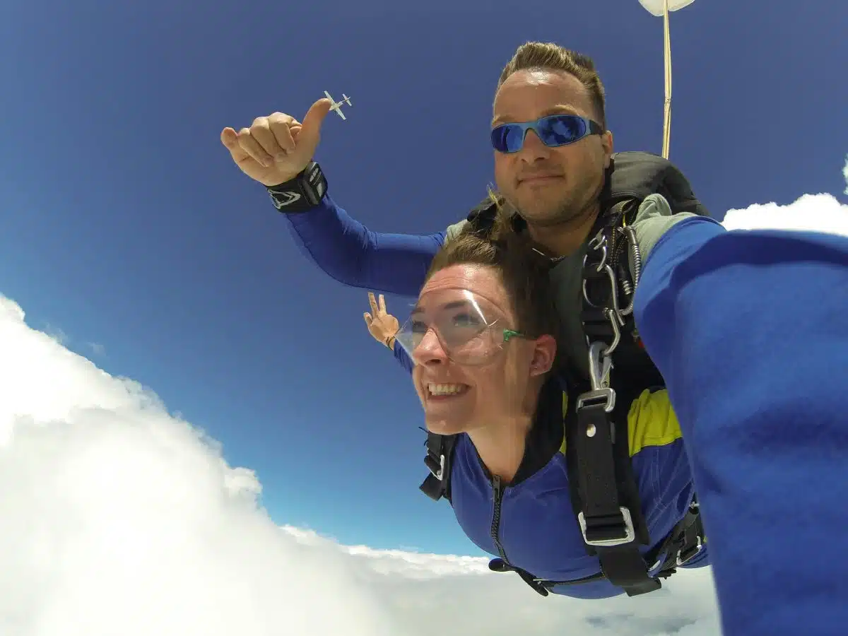 Quelles sont les sensations ressenties lors d&rsquo;un saut en parachute ?