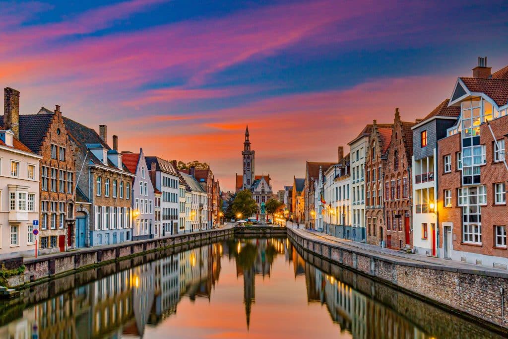 Bruges et ses célèbres canaux