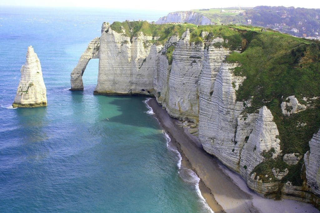 falaise d'etretat en normandie