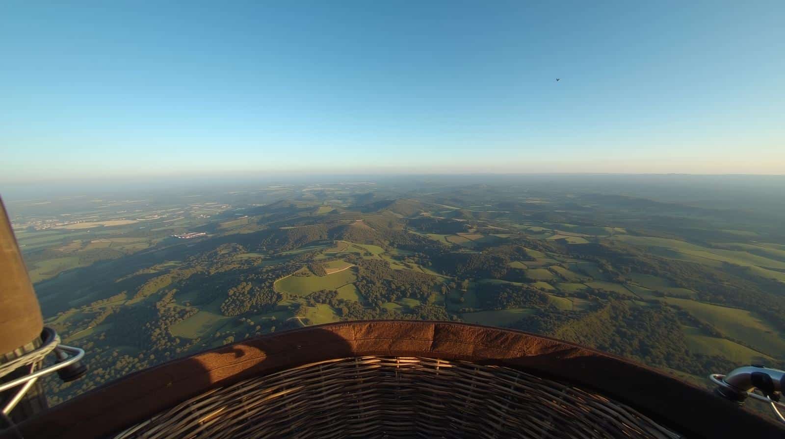 À quelle altitude vole une montgolfière ?