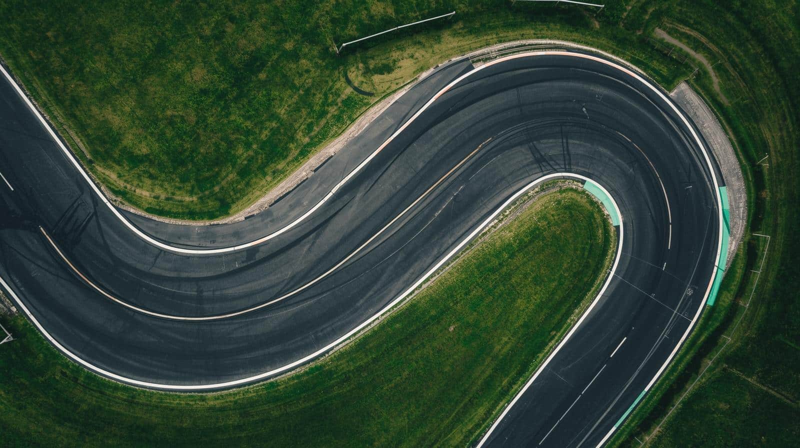 Différences stage de pilotage VS stage de conduite préventive