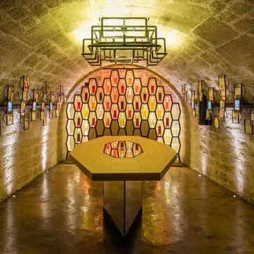 Une cave cachée près du Louvre : entre vins & fromages d’exception