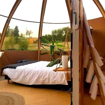 Une Bulle transparente avec spa à Auriac-sur-Vendinelle