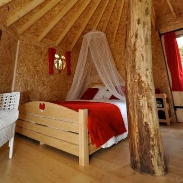 Une Cabane romantique dans les arbres près de Lyon