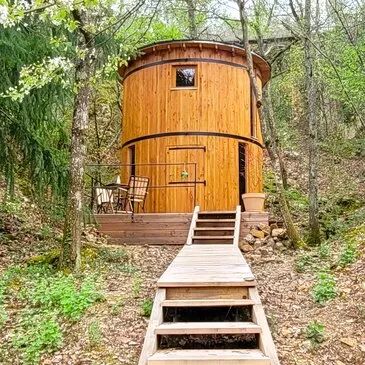 Une Cabane dans les bois façon tonneau de vin près de Lyon
