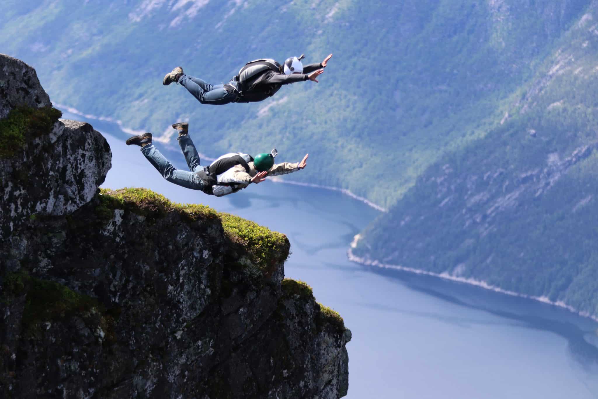 Base jump : tout savoir sur la discipline extrême du saut depuis une falaise