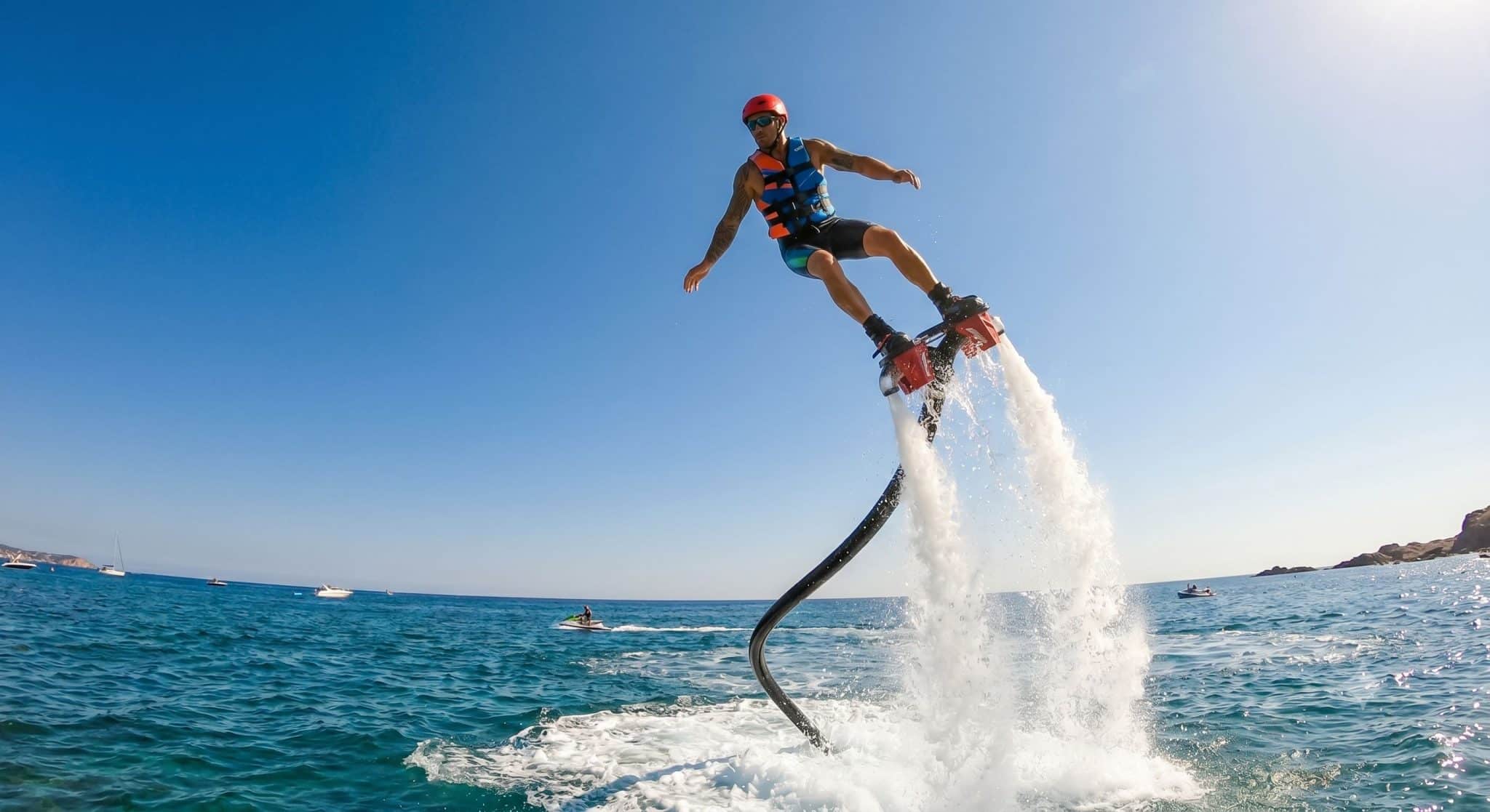 Flyboard vs jetpack aquatique : quelle différence ?