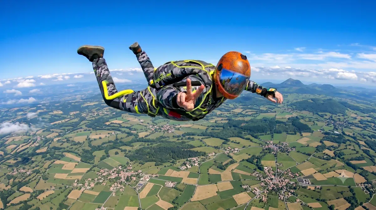 Chute libre indoor vs saut en parachute : quelles différences ?