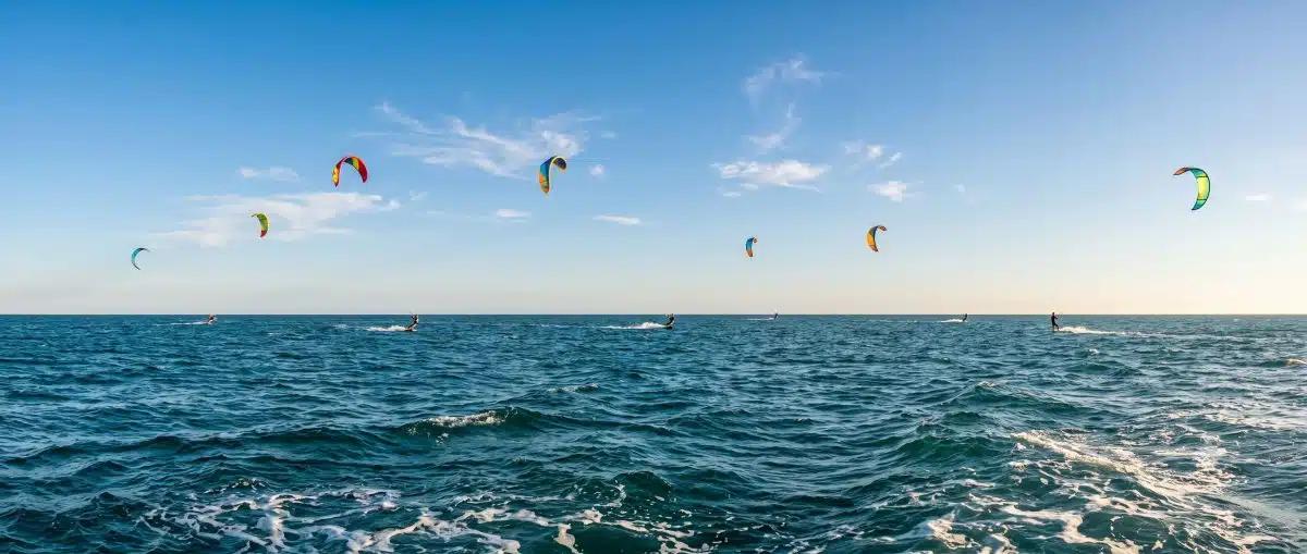 Kitesurf à Leucate : le spot incontournable du kitesurf en France