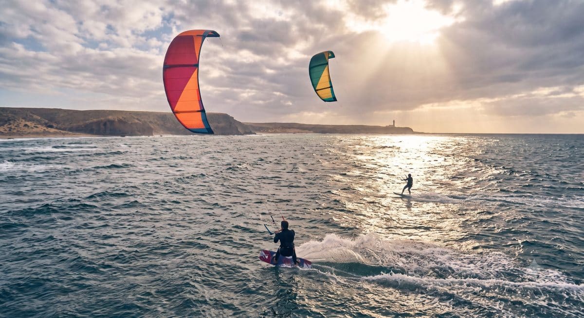Kitesurf en couple : pratiquer et apprendre à deux