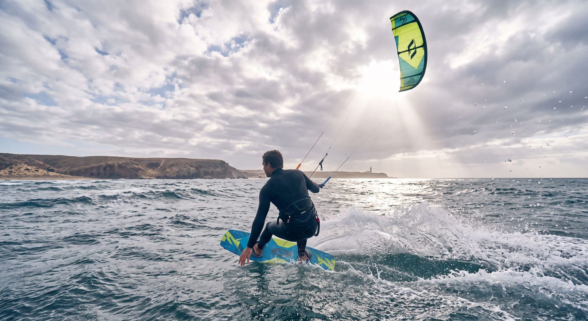 Sécurité en kitesurf : règles et équipements essentiels