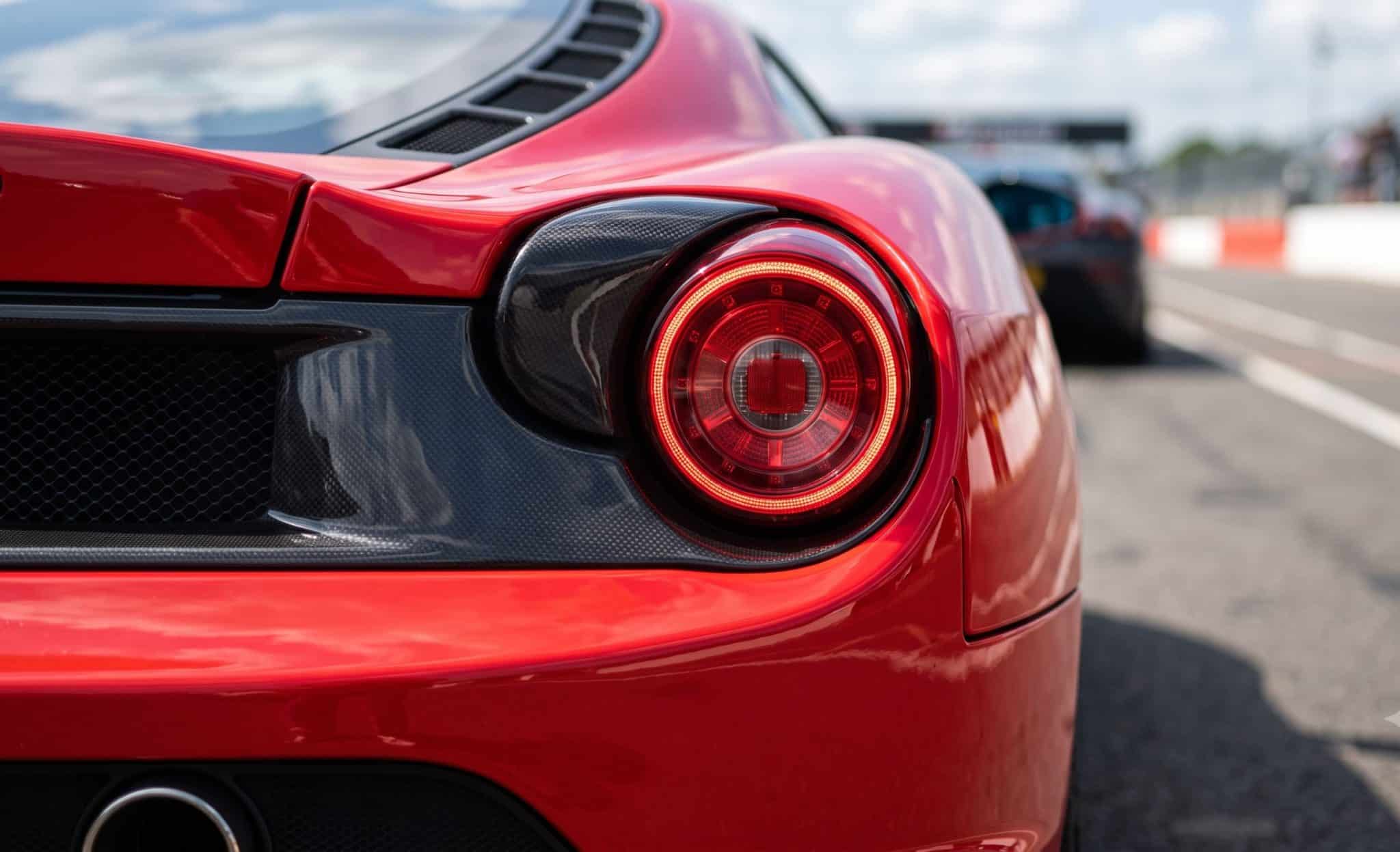 Ferrari sur circuit : ce que le moteur fait ressentir au pilote