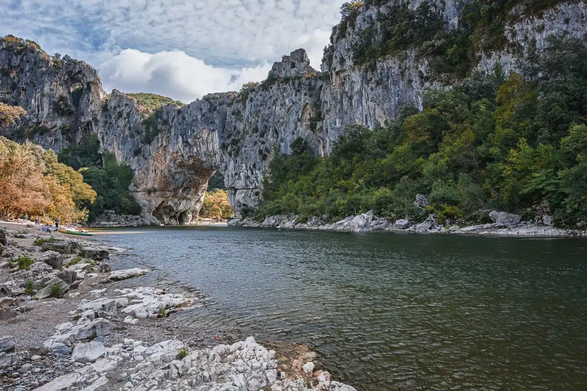 Rafting en Ardèche : descendre les gorges