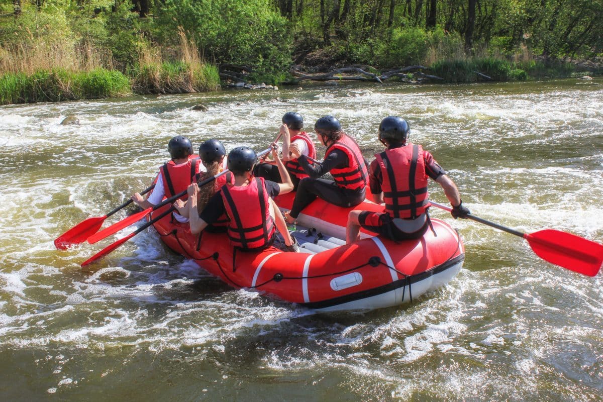 Rafting en famille avec des enfants : le guide pratique