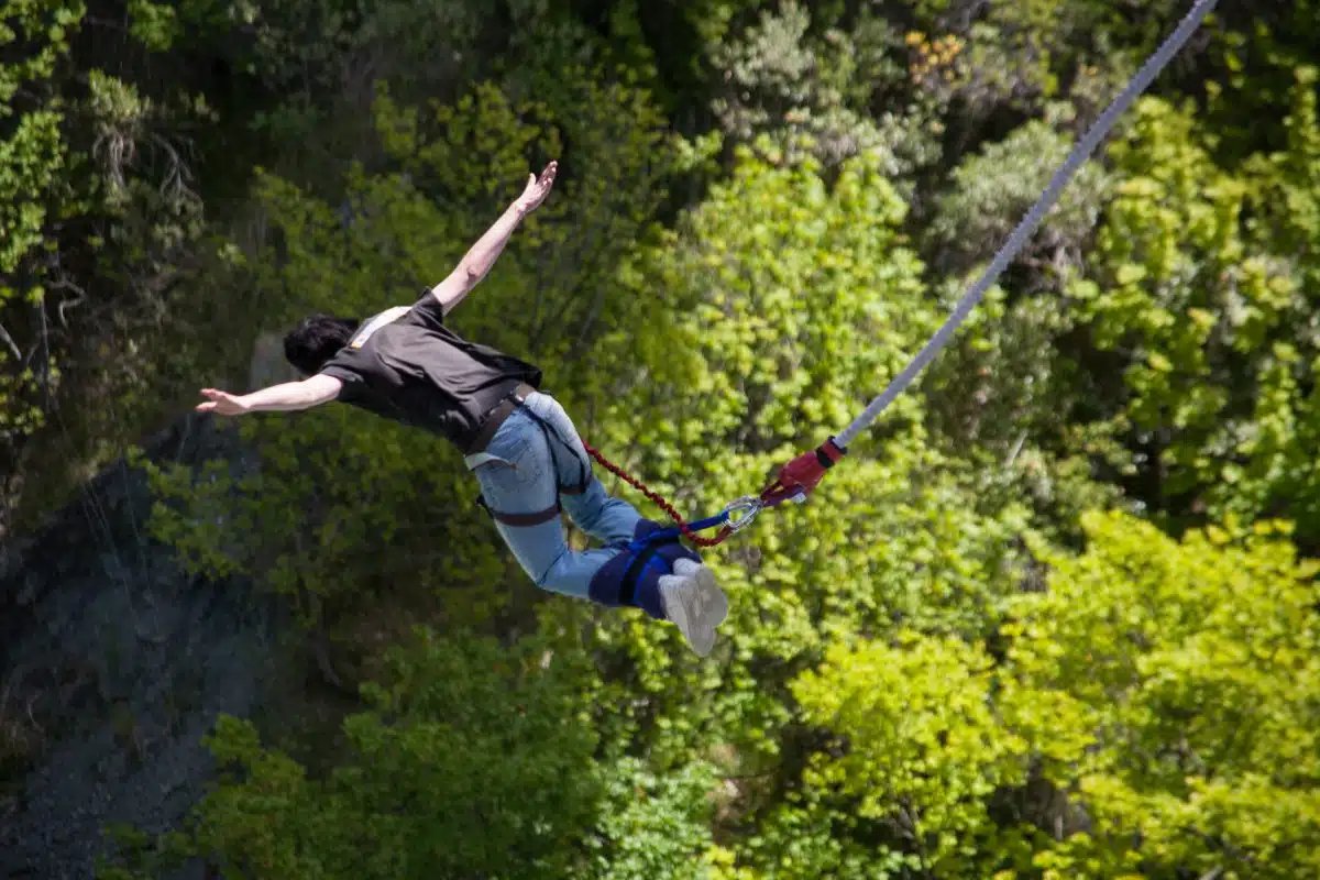 Saut à l&rsquo;élastique cadeau : offrir un saut extrême
